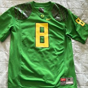 Classic #8 Oregon Ducks football jersey.